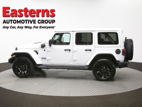 Used 2025 Jeep Wrangler Unlimited Sahara image 60
