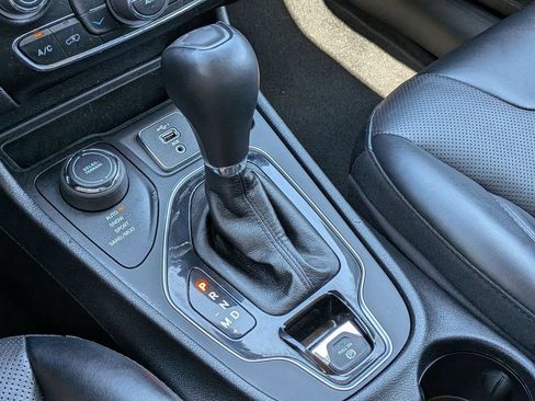 Used 2023 Jeep Cherokee Altitude Lux AWD/4WD image 17