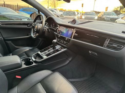 Used 2022 Porsche Macan image 27