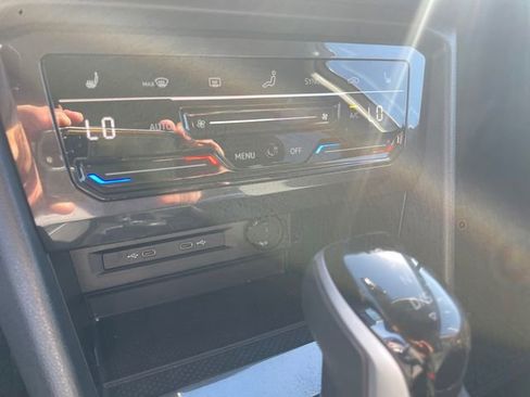 New 2024 Volkswagen Tiguan SE image 16