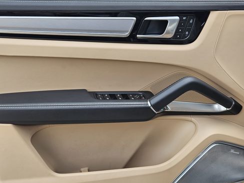 Certified 2023 Porsche Cayenne Turbo AWD/4WD image 22