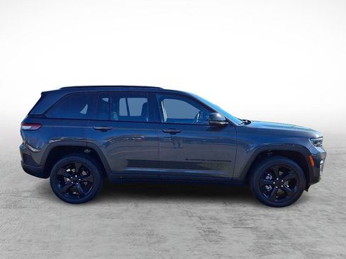 Used 2022 Jeep Grand Cherokee Altitude image 6