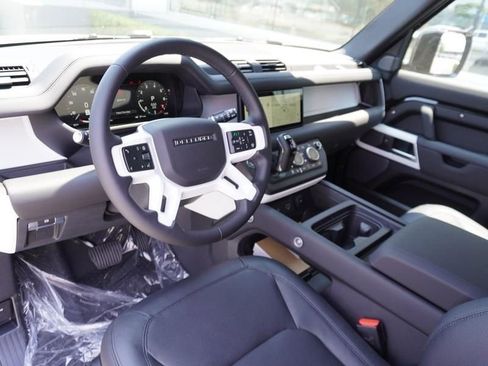 New 2024 Land Rover Defender 110 S image 10