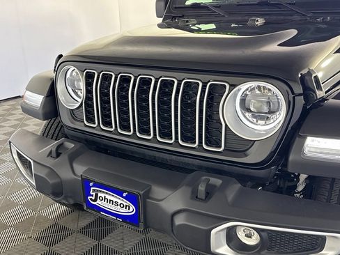 Certified 2025 Jeep Wrangler Unlimited Sahara AWD/4WD image 40