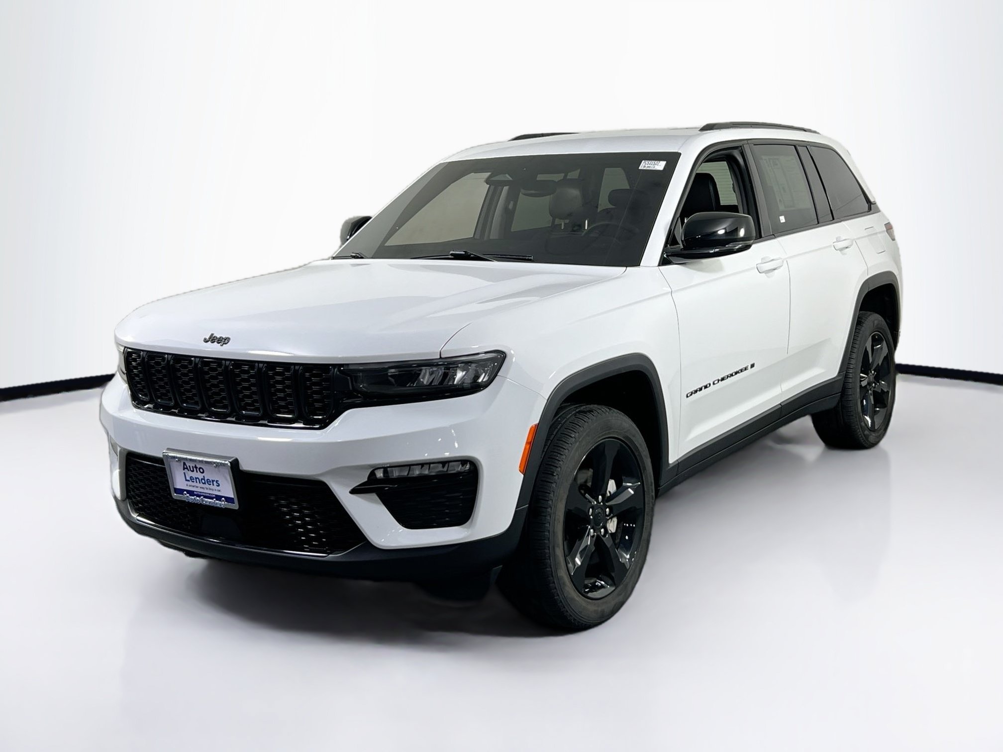 Used 2023 Jeep Grand Cherokee Limited w/ Black Appearance Package AWD/4WD image 1