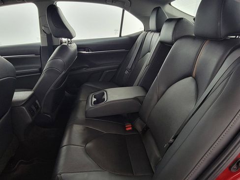 Used 2020 Toyota Camry XLE image 13