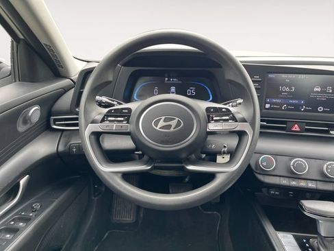 Used 2024 Hyundai Elantra SE FWD image 12