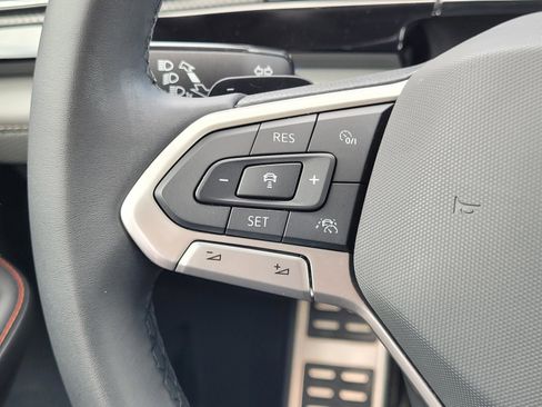 Used 2024 Volkswagen Atlas Peak Edition SE AWD/4WD image 14