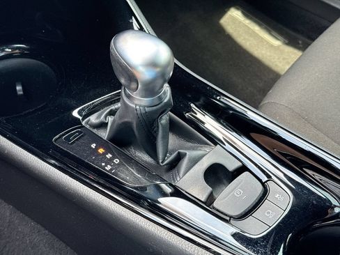 Used 2020 Toyota C-HR XLE FWD image 17