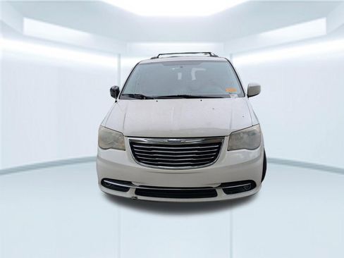 Used 2012 Chrysler Town & Country Touring w/ Entertainment Group #1 FWD image 5