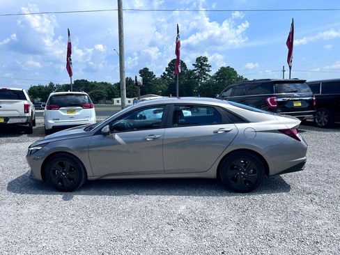 Used 2023 Hyundai Elantra SEL image 20