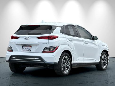 Used 2023 Hyundai Kona SE w/ Cargo Package image 4