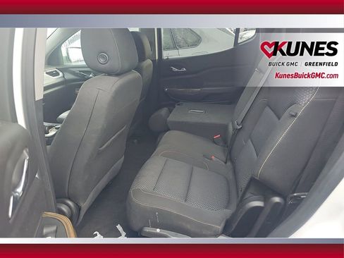 Used 2023 GMC Acadia SLE image 26