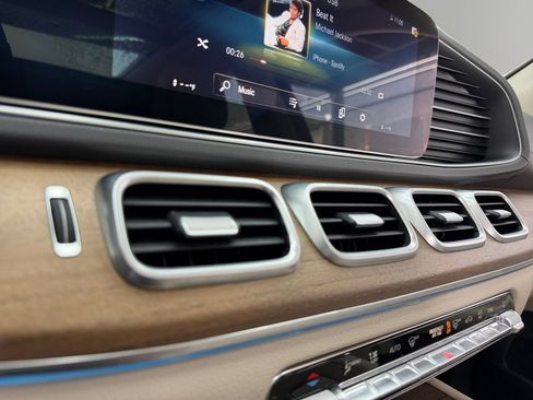 Used 2020 Mercedes-Benz GLS 450 4MATIC image 26