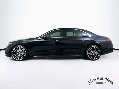 Used 2022 Mercedes-Benz S 580 4MATIC Sedan w/ AMG Line Package image 4