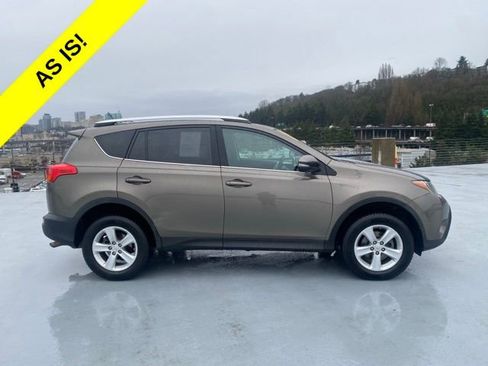 Used 2014 Toyota RAV4 XLE image 2