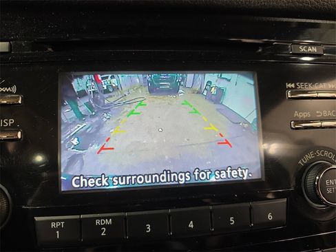 Used 2016 Nissan Rogue SV image 22