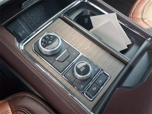 Certified 2024 Ford Expedition Limited image 22