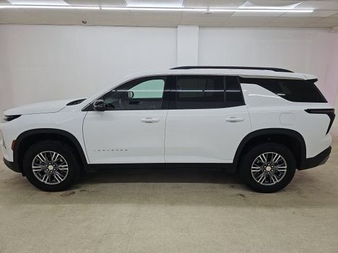 Used 2025 Chevrolet Traverse LT image 22