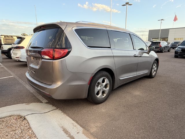 Used 2017 Chrysler Pacifica Touring-L Plus FWD image 5