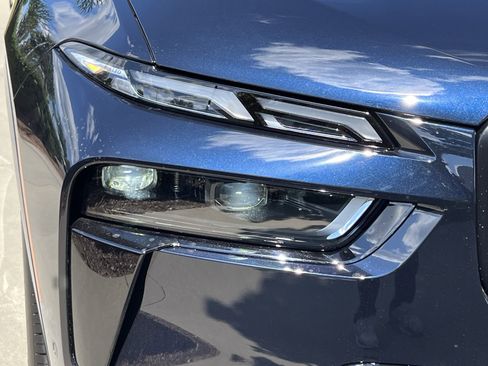 Used 2026 BMW X7 xDrive40i w/ M Sport Package image 11