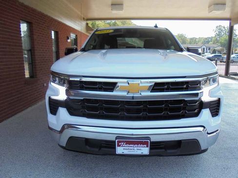 Used 2023 Chevrolet Silverado 1500 LT image 3