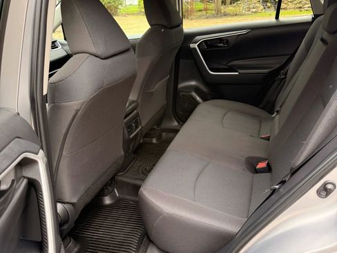 Used 2023 Toyota RAV4 LE AWD/4WD image 11