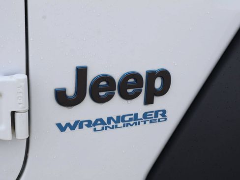 Used 2022 Jeep Wrangler Unlimited Rubicon 4xe w/ Cold Weather Group AWD/4WD image 9