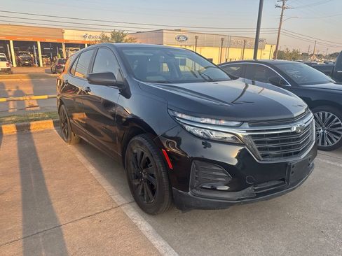 Used 2023 Chevrolet Equinox LS w/ LS Convenience Package FWD image 3