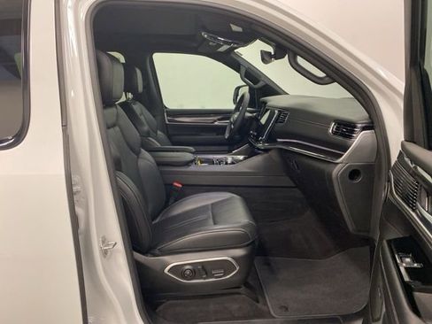 Used 2023 Jeep Wagoneer L 4WD w/ Premium Group I image 28