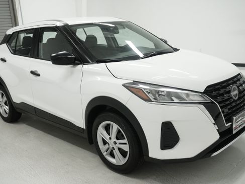 Used 2024 Nissan Kicks S FWD image 3