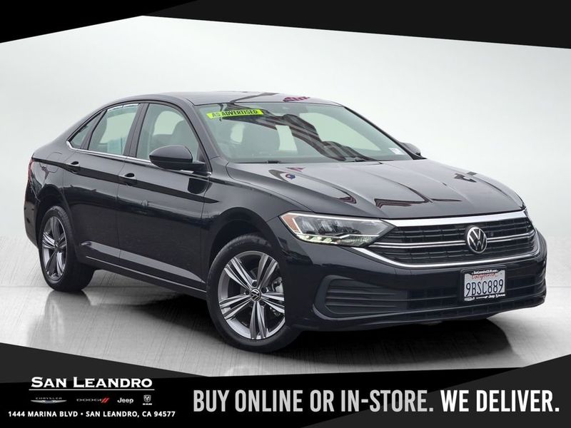 Used 2022 Volkswagen Jetta SE image 1