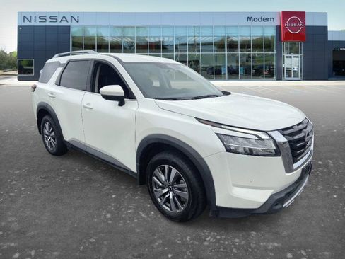 Used 2023 Nissan Pathfinder SL FWD image 3