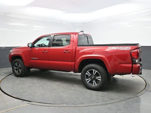 Used 2018 Toyota Tacoma TRD Sport w/ Technology Package image 4