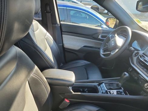 Used 2023 Jeep Compass Latitude w/ Sun and Sound Group image 5