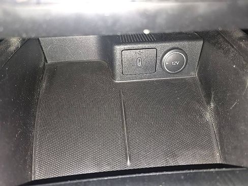 Used 2020 Ford Escape Titanium AWD/4WD image 25