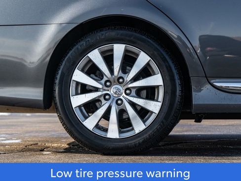 Used 2011 Toyota Avalon Limited image 9