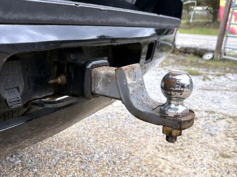 Used 2010 Chevrolet Suburban LT image 10