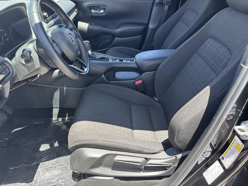 Certified 2025 Honda HR-V Sport image 17