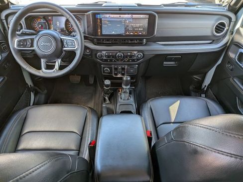 Used 2024 Jeep Wrangler Unlimited Sahara w/ Technology Group AWD/4WD image 15