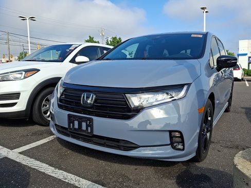 Used 2023 Honda Odyssey Sport image 2