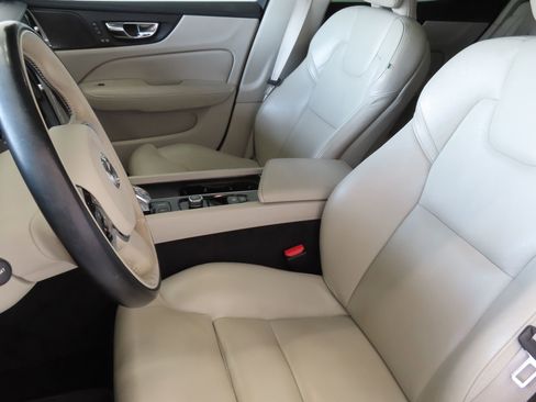 Used 2022 Volvo S60 B5 Inscription image 13