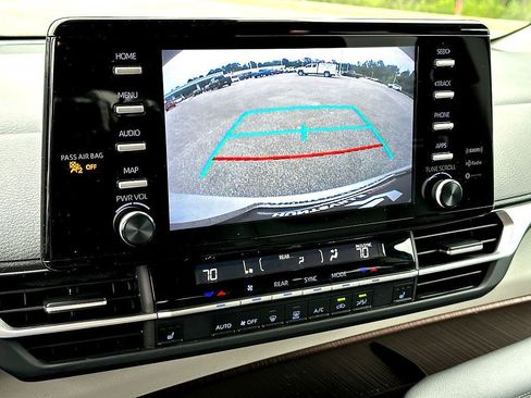 Used 2024 Toyota Sienna XLE FWD image 13