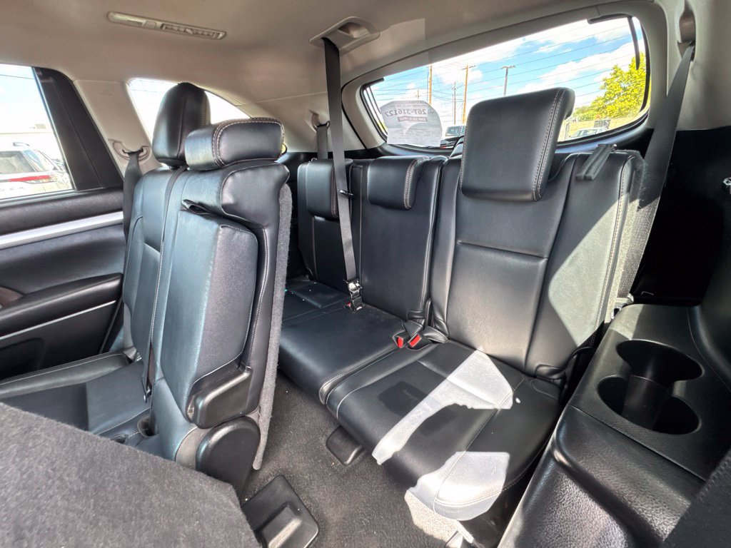 Used 2017 Toyota Highlander XLE AWD/4WD image 16