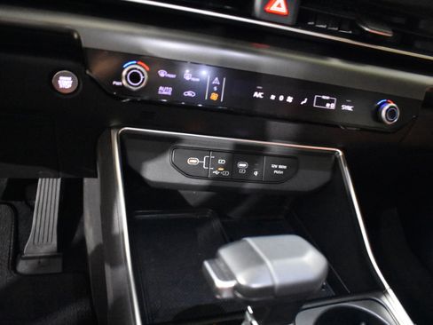 Used 2025 Kia Carnival SX Prestige image 23