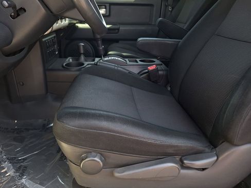 Used 2012 Toyota FJ Cruiser 4WD w/ Convenience Pkg image 11