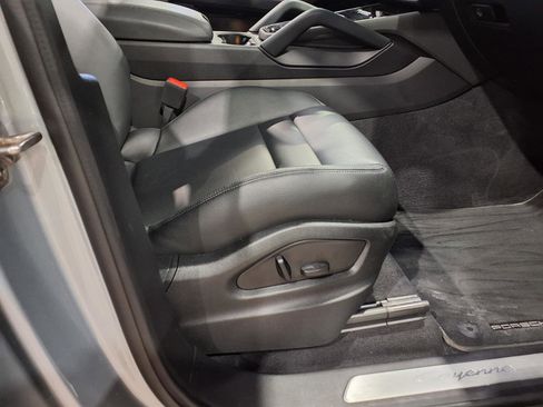 Used 2024 Porsche Cayenne AWD/4WD image 22