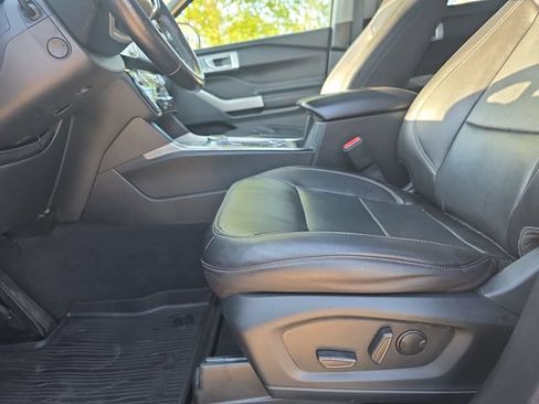 Used 2022 Ford Explorer Limited w/ Equipment Group 301A AWD/4WD image 31