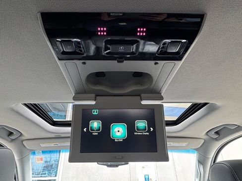 Used 2018 GMC Yukon SLT w/ Premium Edition image 26