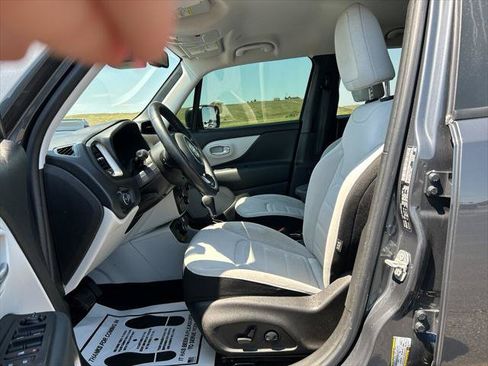 Certified 2022 Jeep Renegade Latitude w/ Convenience Group AWD/4WD image 10